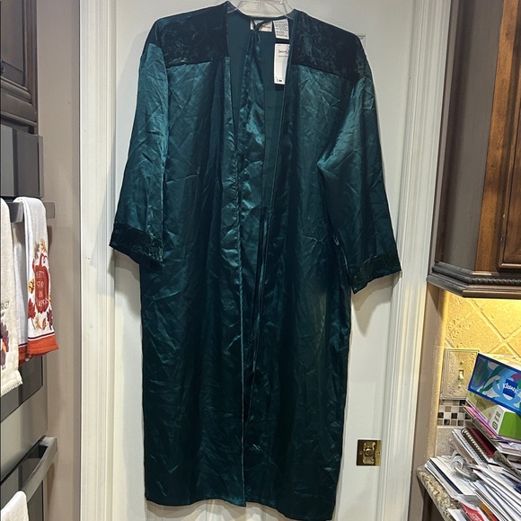Jaclyn Smith Other - Vintage 90’s Jaclyn Smith Deep Green Satin Intimate Wrap Robe